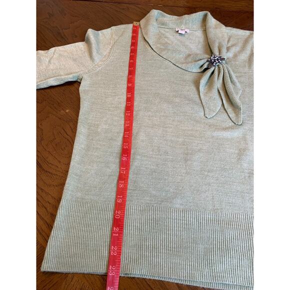APT 9 WOMEN’S SWEATER LIGHTWEIGHT SZ M LIGHT GREEN WITH JEWELED PIN - Picture 12 of 16